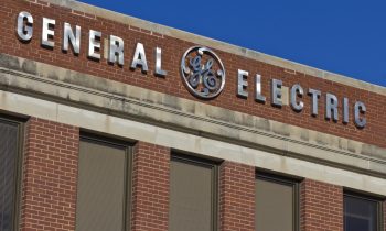 General Electric (NYSE:GE) Rises 3.6% in Pre-Market, Jeff Immelt Steps Down